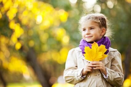 142492-425x282-girl-holding-fall-leaves-9584163